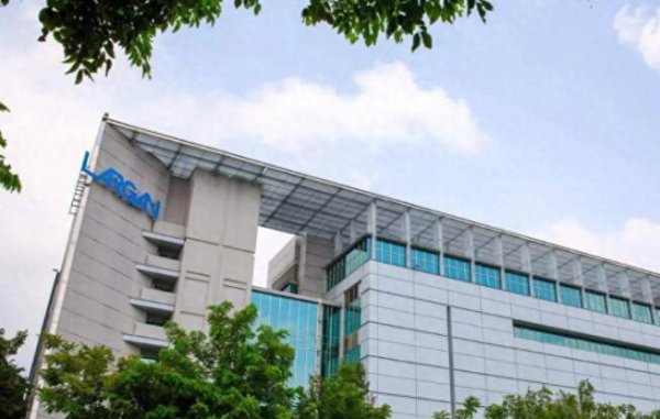 Apple Supplier Rejects Additional iPhone 18 Pro Lens Orders – Rare Move Shakes Supply Chain